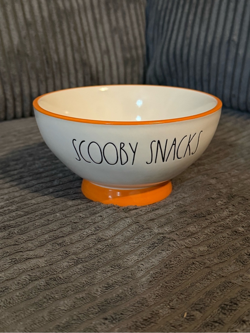 Rae Dunn x Scooby-Doo Orange Rim Ceramic Bowl SCOOBY SNACKS NWT - Picture 2 of 8